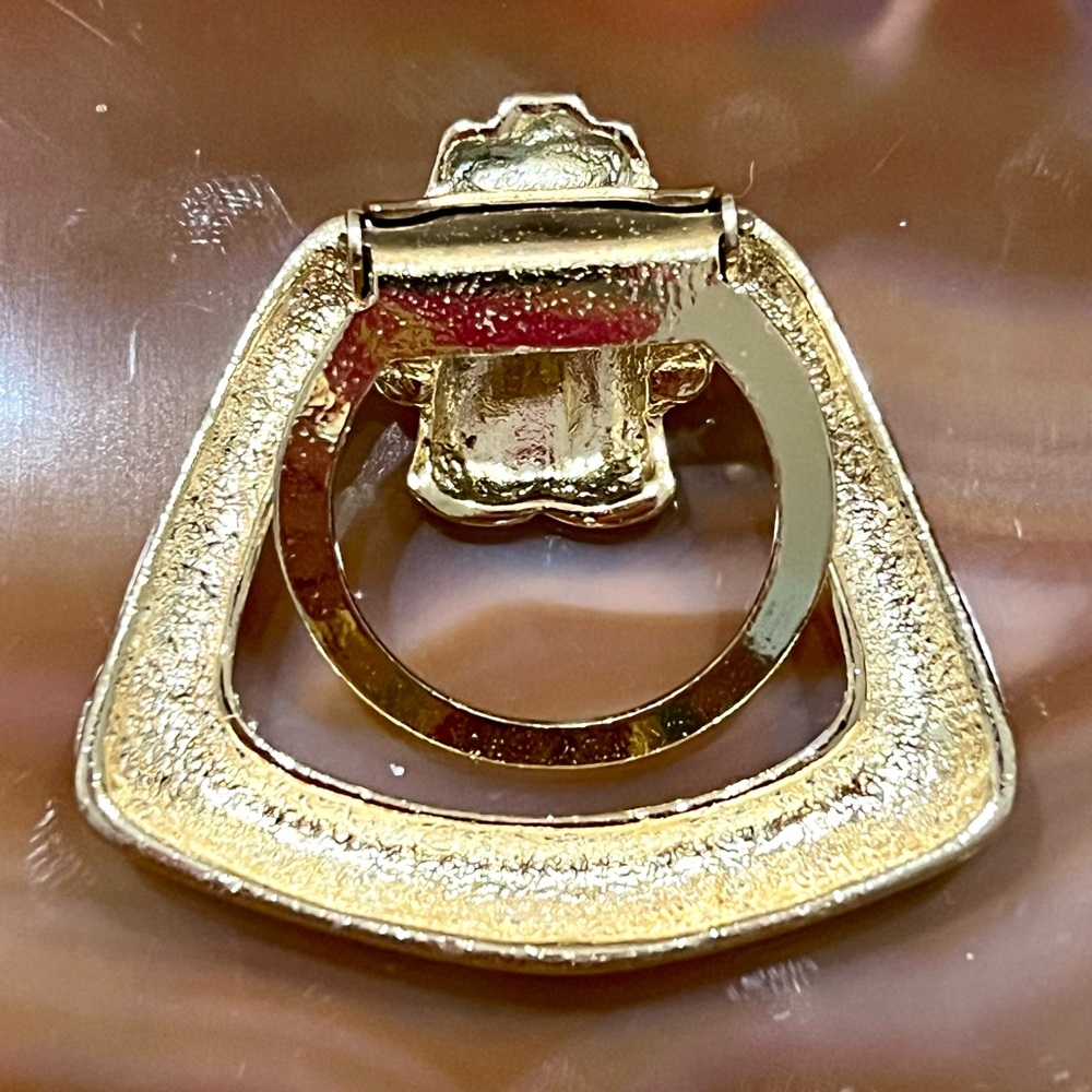 Elegant Gold-Tone Women's Scarf Clip - Picture 2 of 2